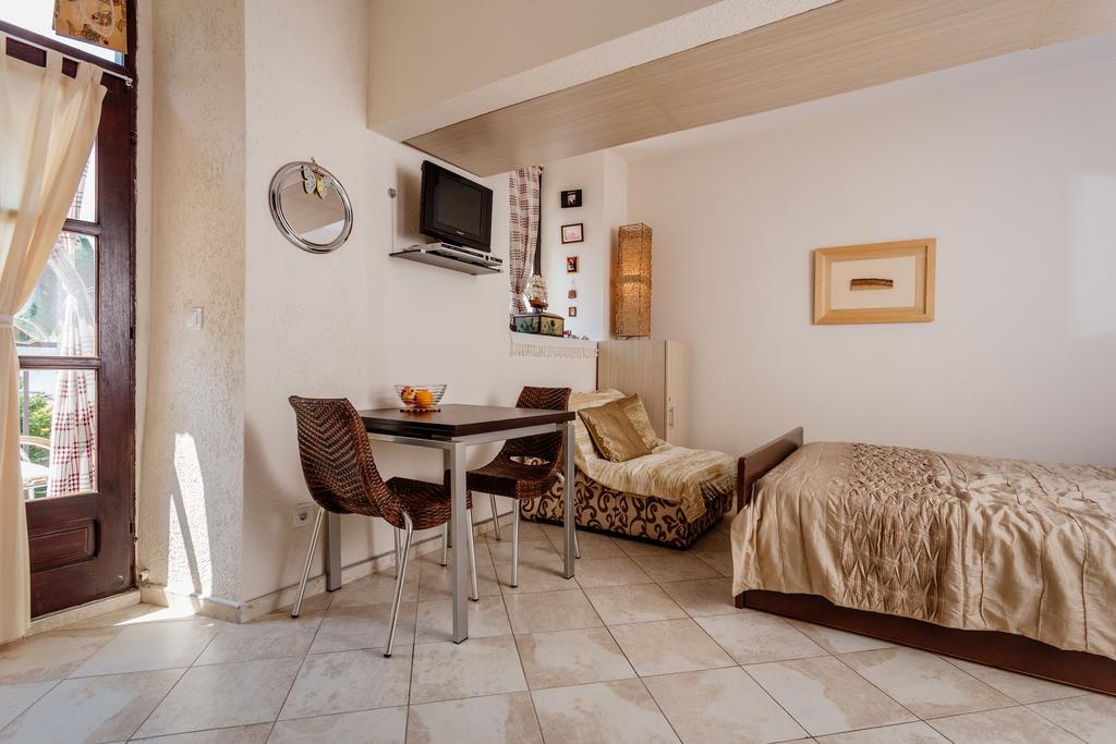 Celine'S Place By The Sea كوتور المظهر الخارجي الصورة